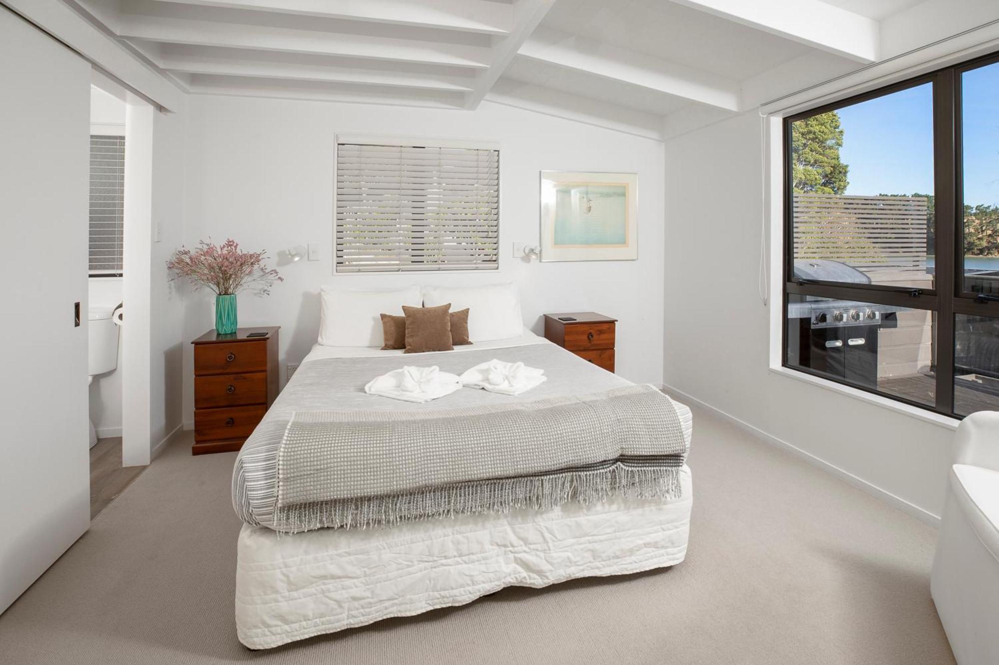 Muritai Waters Holiday Accommodation Raglan Exteriör bild